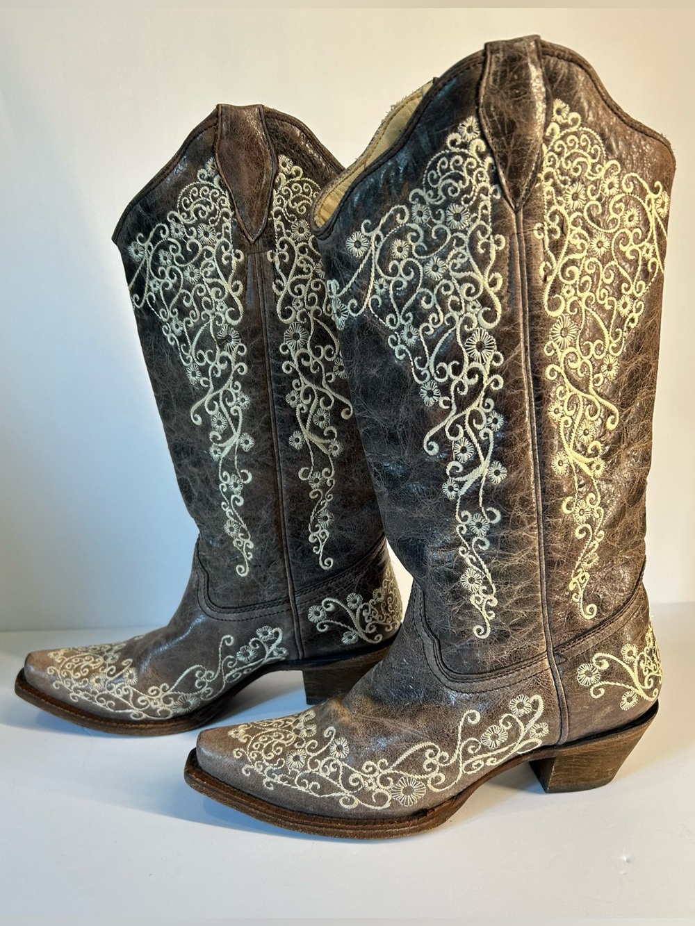 Corral Women's Brown Leather Embroidered Cowboy Boots Snip Toe
A 1094 Size 7 M - Picture 2 of 11